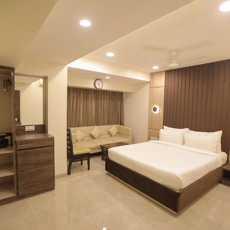 Hotel Naaz Executive Mumbai Exteriör bild