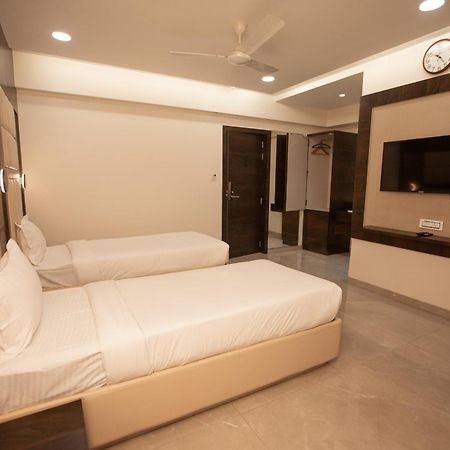 Hotel Naaz Executive Mumbai Exteriör bild