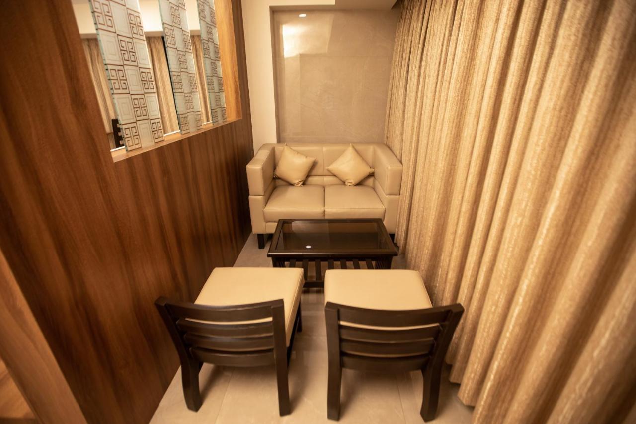 Hotel Naaz Executive Mumbai Exteriör bild