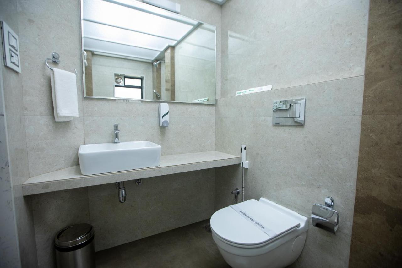 Hotel Naaz Executive Mumbai Exteriör bild
