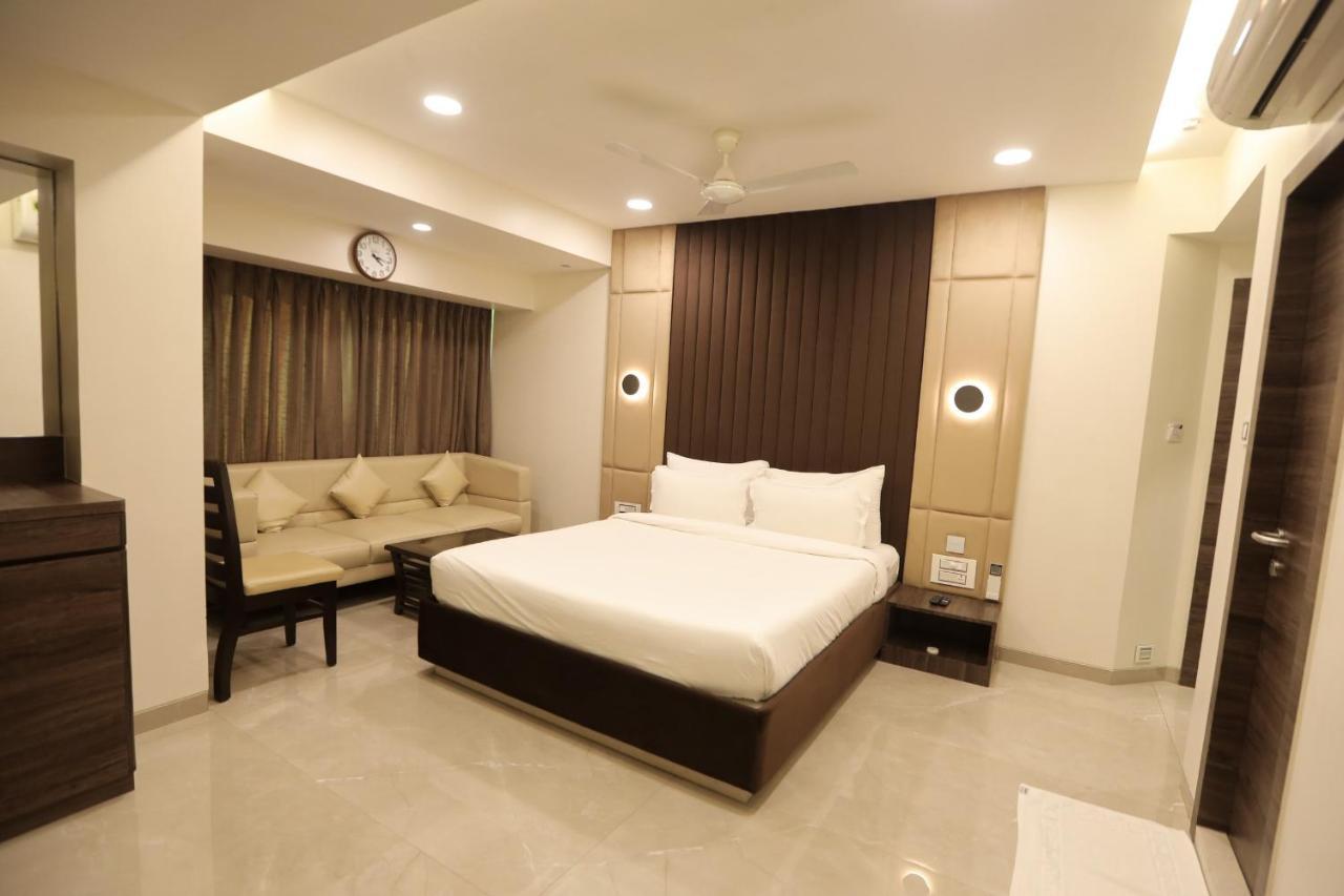 Hotel Naaz Executive Mumbai Exteriör bild