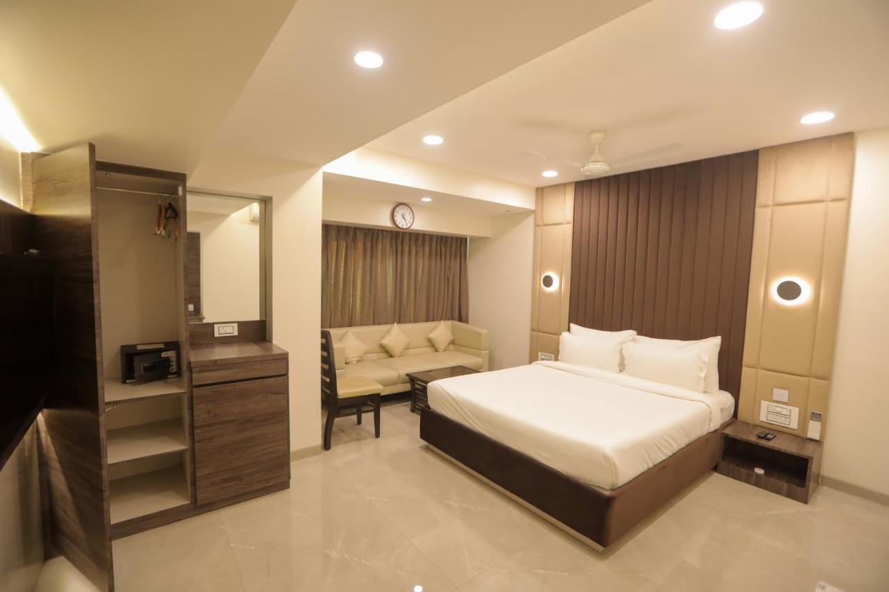 Hotel Naaz Executive Mumbai Exteriör bild