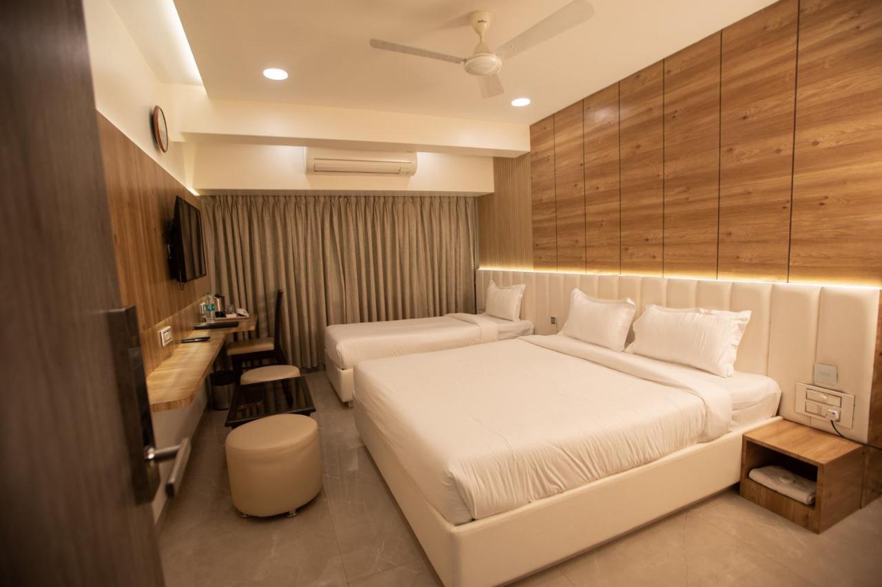 Hotel Naaz Executive Mumbai Exteriör bild