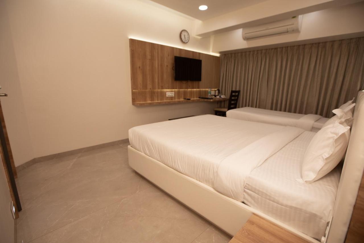 Hotel Naaz Executive Mumbai Exteriör bild