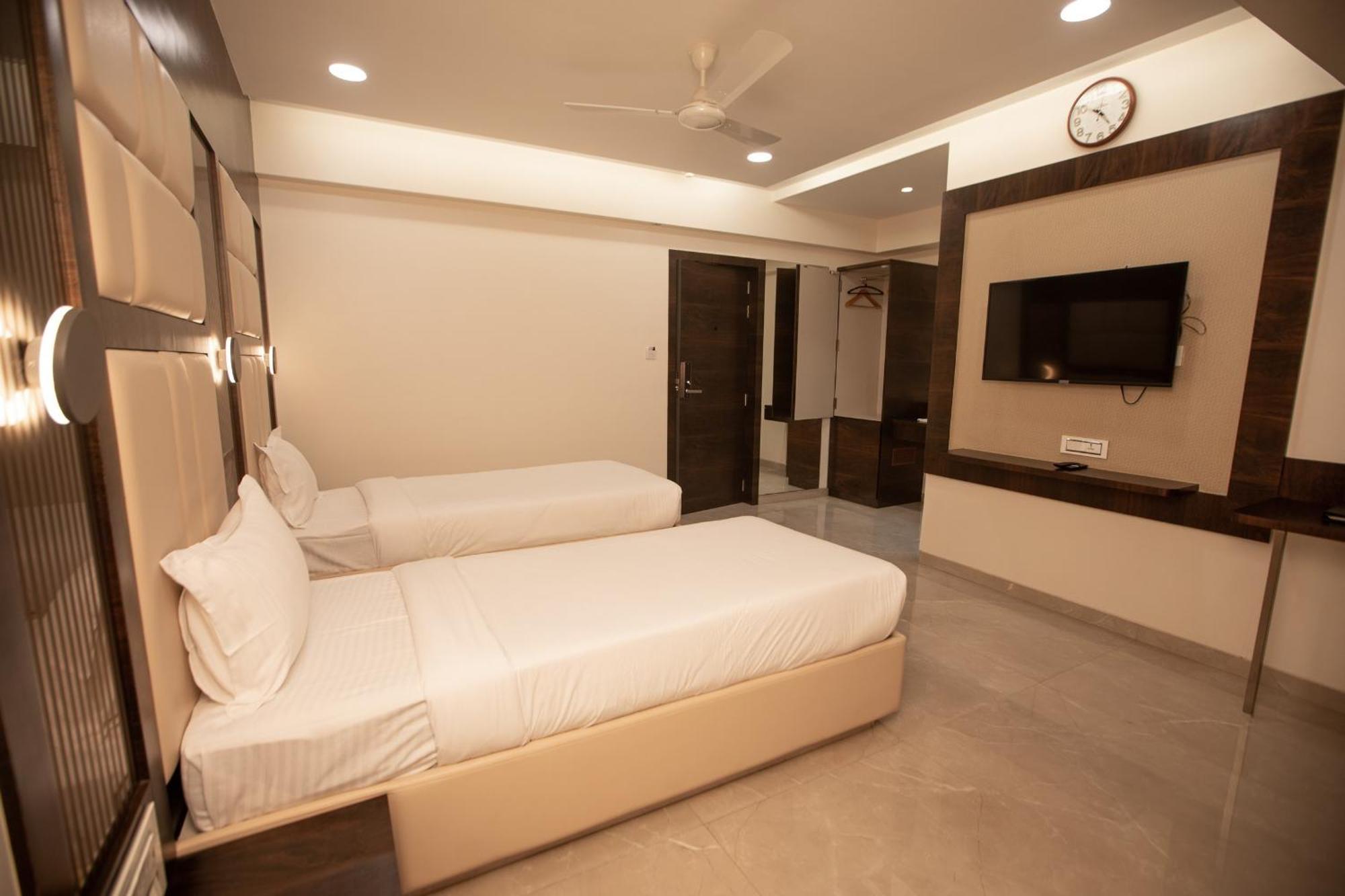 Hotel Naaz Executive Mumbai Exteriör bild