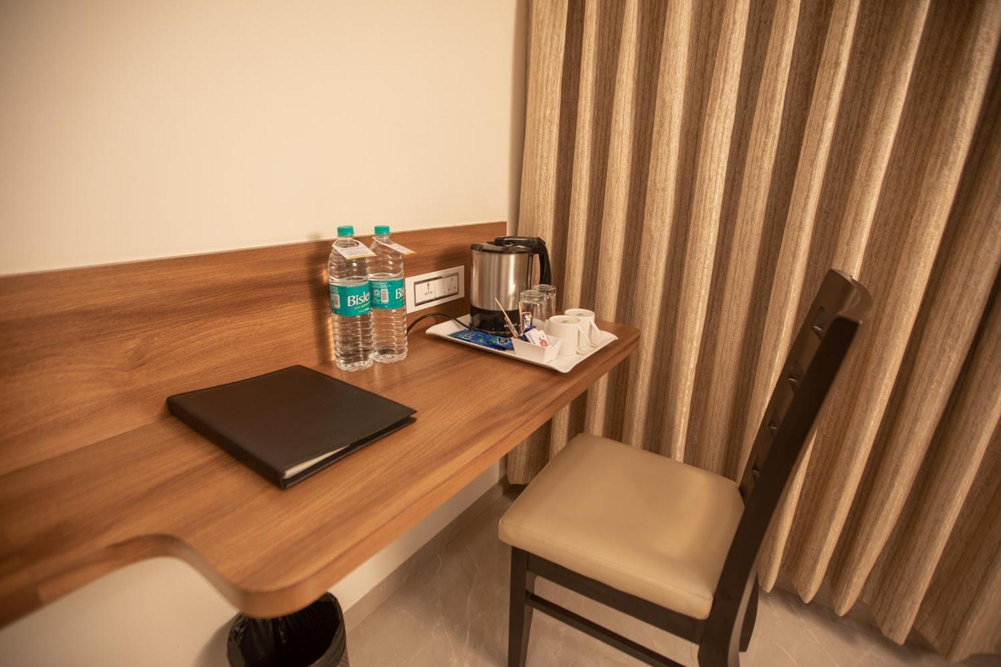 Hotel Naaz Executive Mumbai Exteriör bild